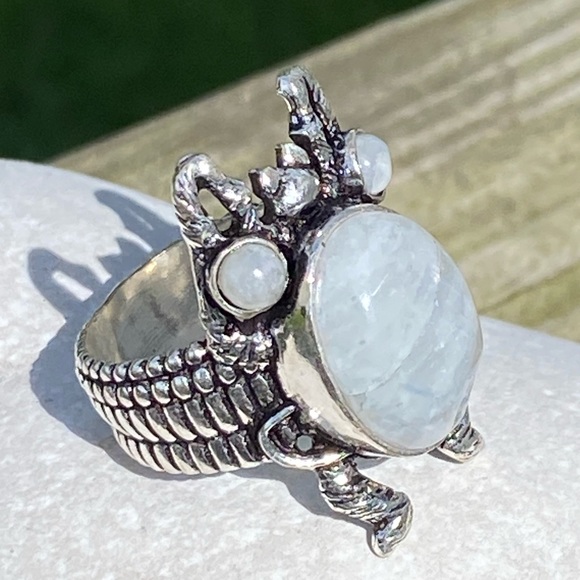 Bat ring .925 Sterling Silver set with 3 rainbow moonstones textured band sz 8.5 - Picture 8 of 16